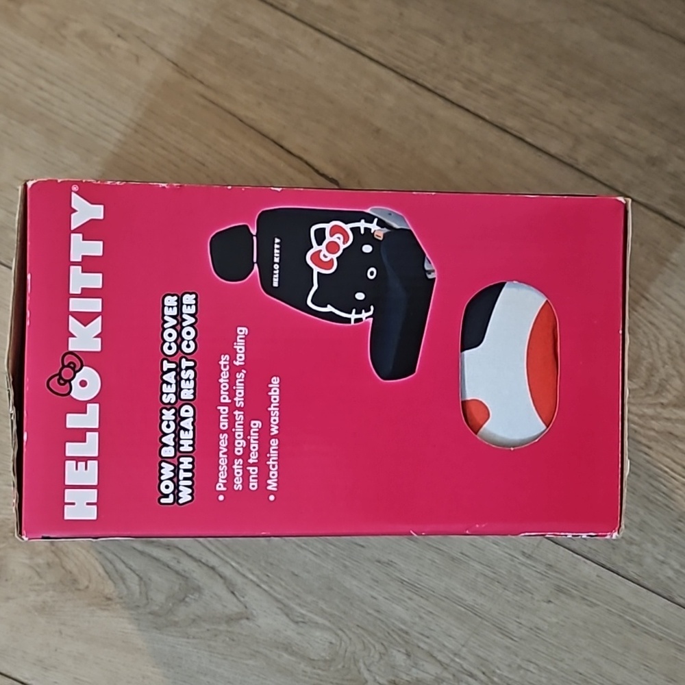 1 hello kitty car seat cover